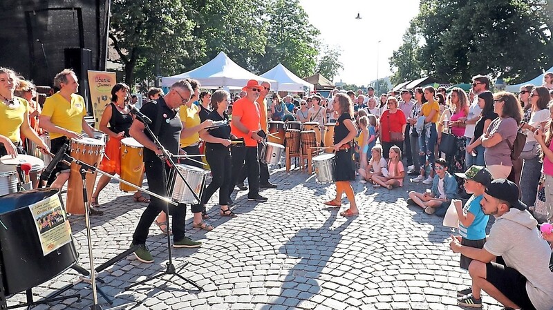 Mit vielfältigem Musikprogramm und anderen Darbietungen hat das Fest der Kulturen am Ländtorplatz in den vergangenen Jahren immer wieder die Besucher gelockt.