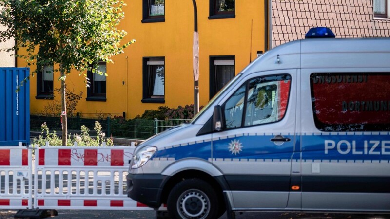 Die Polizei durchsuchte drei Wohnungen in Zwiesel.