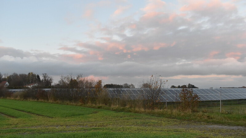 Auf dem Stockberg nahe Geisenhausen besteht bereits seit Jahren eine Freiflächen-Photovoltaik-Anlage.