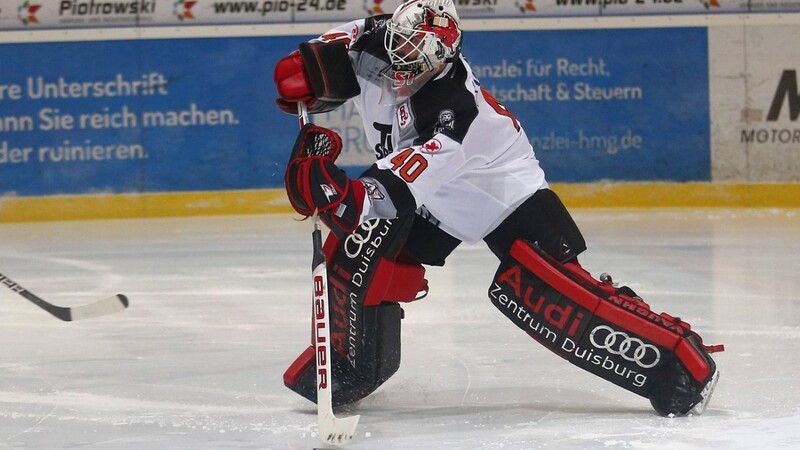 Justin Schrörs erhält bis Mitte Januar einen Probevertrag bei den Eisbären Regensburg.