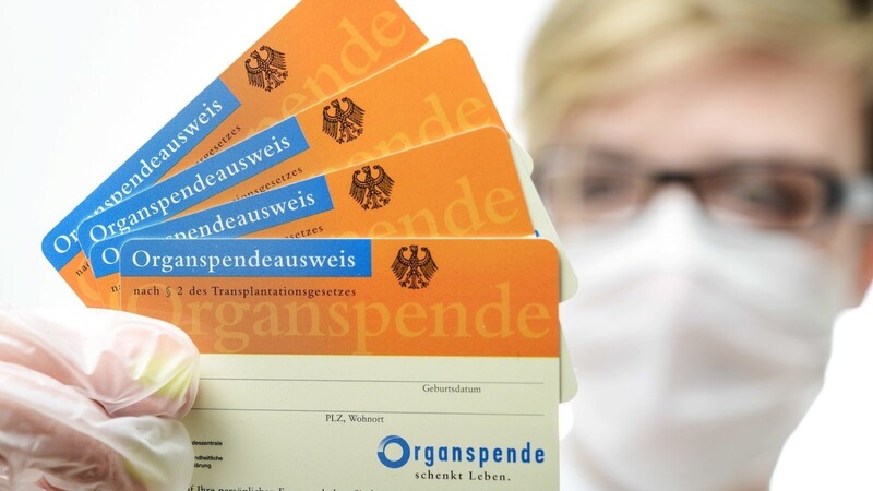 Nur gut jeder dritte Deutsche besitzt einen Organspendeausweis.