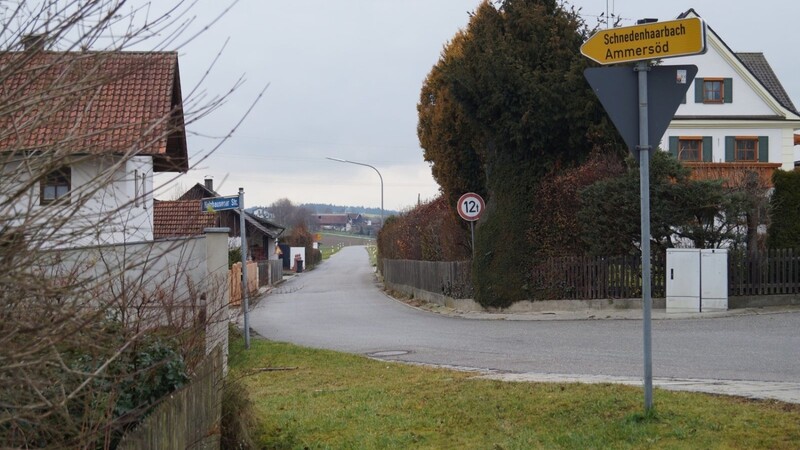 Ende 2017 stand das Schild mit dem Hinweis auf ein Höchstgewicht von zwölf Tonnen für Fahrzeuge an der Holzhausener Straße.
