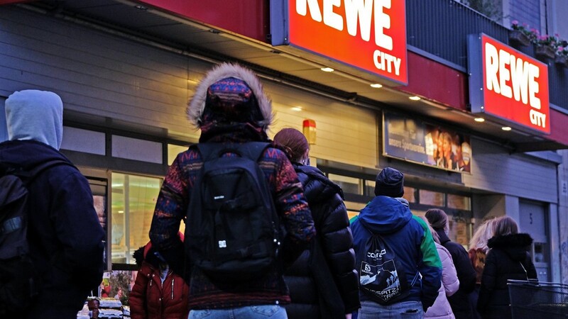 Unter anderem Rewe bietet sogenannte City-Märkte an - ein Supermarkt auf kleinerer Fläche als üblich.