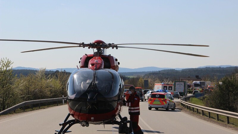 Ein Großaufgebot an Rettungskräften - darunter ein Rettungshelikopter und das Kriseninterventionsteam - fuhr die Unfallstelle an.
