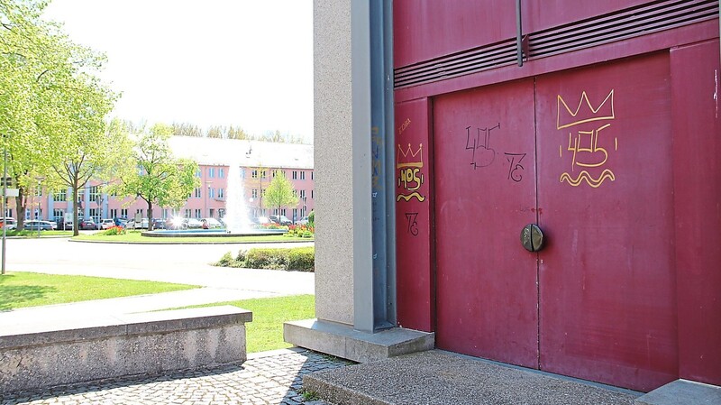 Die Graffitis, wie hier bei Sankt Johannes, verursachen "nicht unerheblichen Sachschaden", so die Polizei.