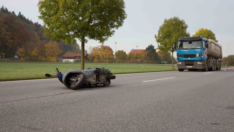 Bei einem tödlichen Verkehrsunfall am Mittwochmorgen in Eching wurde ein 55-jähriger Rollerfahrer getötet. (Foto: FD)