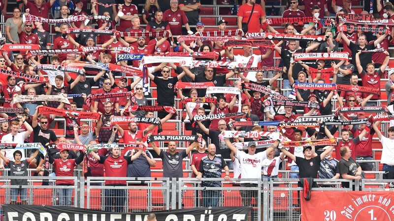 In Bayern dürfen wieder mehr Zuschauer in die Stadien.