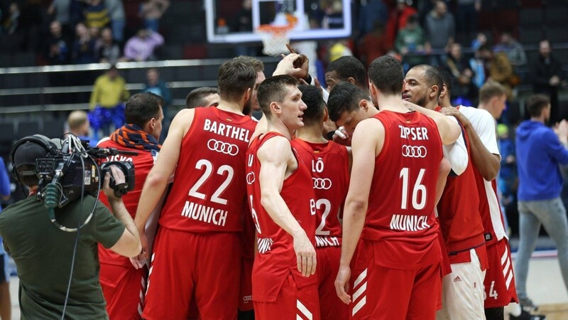 Endlich! Die Bayern-Basketballer gewinnen ihr erstes Pflichtspiel im Ausland.