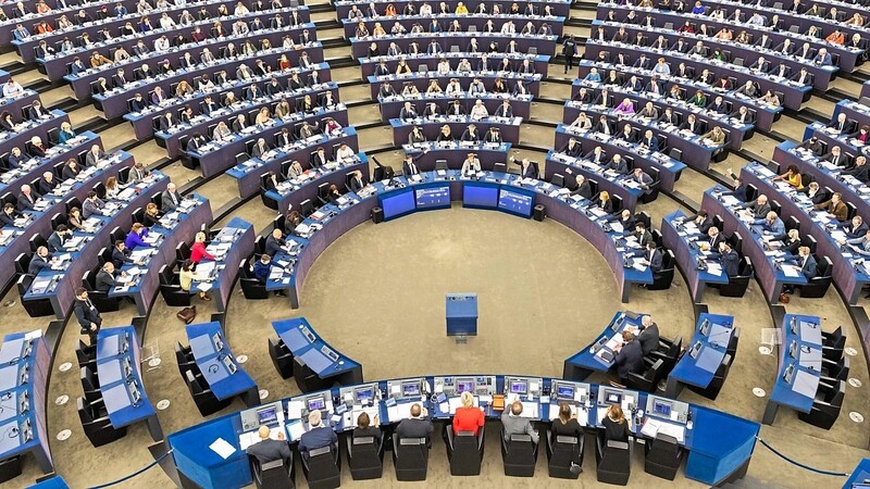 Vor allem über die Haushaltskürzungen im Corona-Paket sind die Europaparlamentarier tief verärgert.
