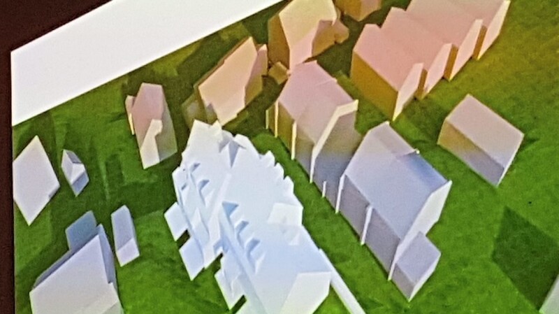 Der Bausenat lehnte die am Freitag vorgestellte Planung für ein Mehrfamilienhaus mit zwölf Wohnungen in ihrer jetzigen Dimension ab.