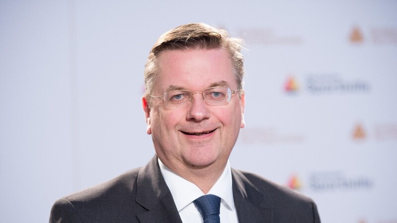 Reinhard Grindel soll neuer DFB-Präsident werden.
