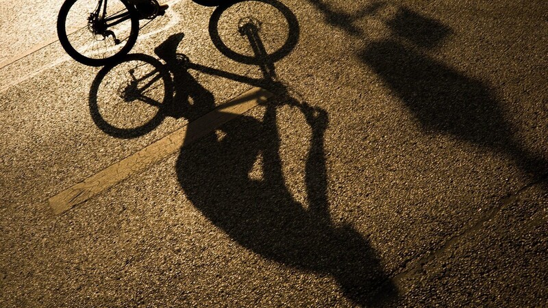 Der Fahrradfahrer war offenbar auf dem Weg nach Hause - allerdings alles andere als nüchtern. (Symbolbild)