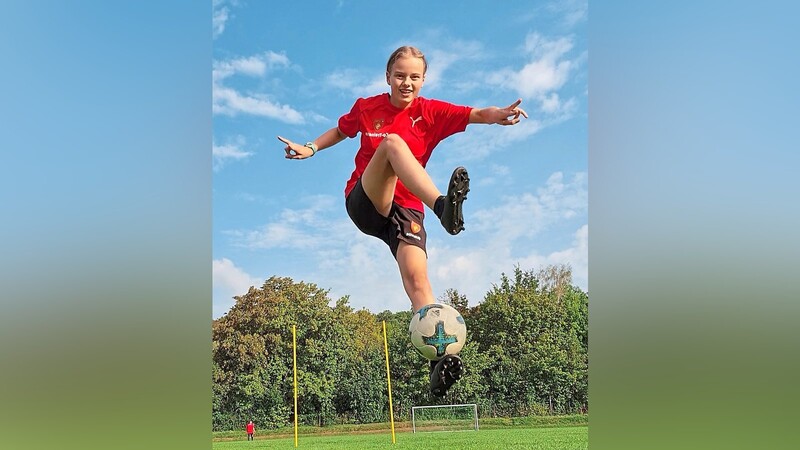 Die 15-jährige Amelie Zimmermann vom Freien TuS Regensburg hat den "Bayern-Treffer des Monats" erzielt.