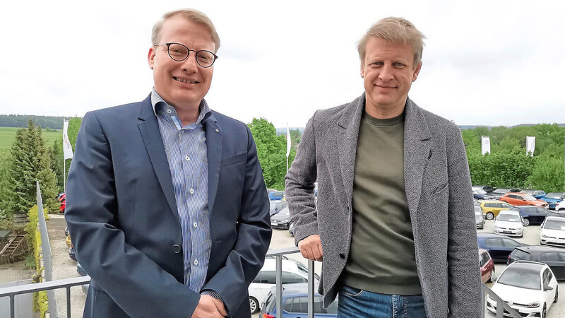 Die Geschäftsführer Klaus Köhler (links) und Michael Köhler vom Mainburger Autohaus Köhler sprachen über die aktuelle Situation und die Perspektiven der Branche.