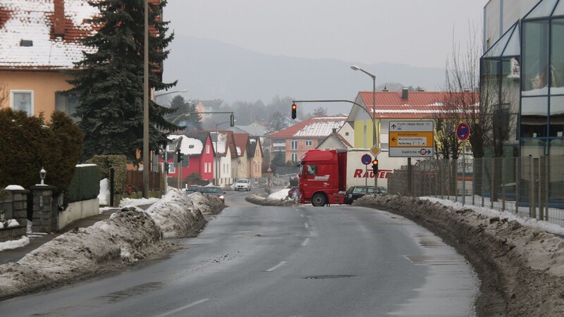 Der Glashüttenweg mit Blickrichtung Vollmauer Straße: Die Nordumgehung wird nun zur Staatsstraße, was Furth künftig Kosten spart.