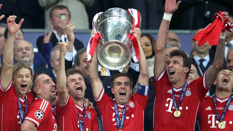 25. Mai 2013: Die Bayern-Spieler Anatolij Tymoshchuk, Franck Ribéry, Thomas Müller, Philipp Lahm, Mario Mandzukic und Arjen Robben (von links) feiern nach dem Siegh im Champions-League-Finale gegen Borussia Dortmund.