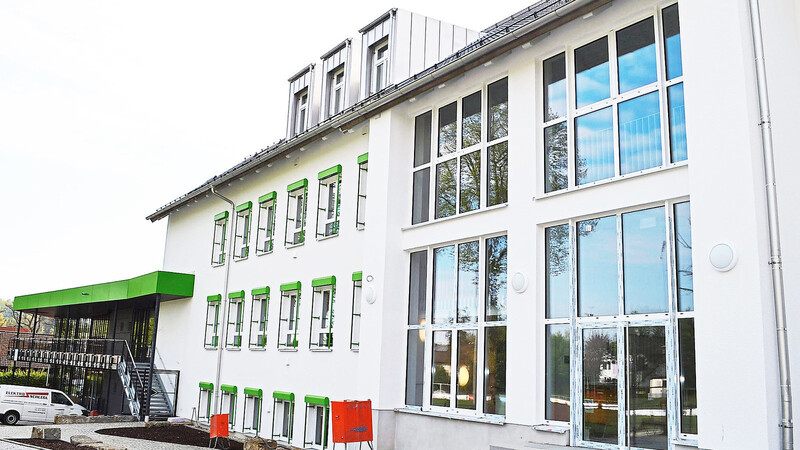 Knapp 1,9 Millionen Euro fließen für die Sanierung der Grundschule Au.
