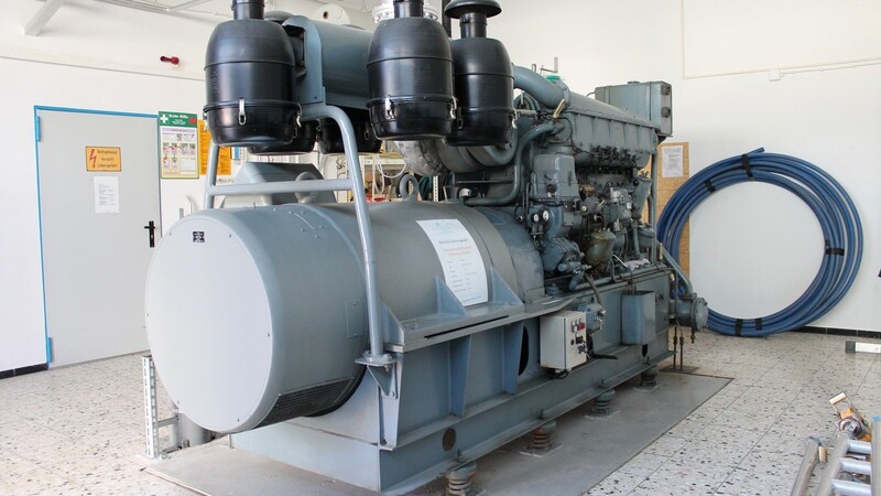 Mit dem Notstromaggregat und 40000 Liter Diesel kann die Stromversorgung für den Wasserzweckverband Rottenburger Gruppe laut Vorsitzendem Hans Weinzierl für "einige Wochen" gesichert werden.