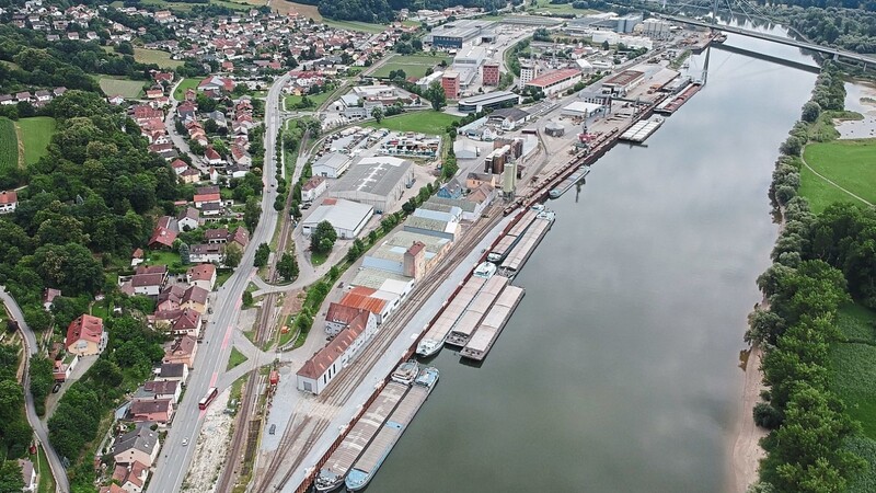 Bedingt durch mehrere Faktoren ist der Schiffsgüterumschlag im Hafen Deggendorf zurückgegangen.