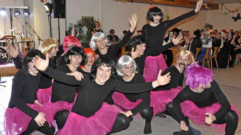 Die Ladies des TSV Herrngiersdorf warteten mit einer Tanzeinlage auf.