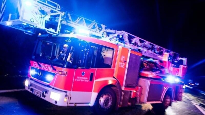 In Passau ist es am frühen Montagmorgen zu einem Zimmerbrand in einer Seniorenresidenz gekommen. (Symbolbild)