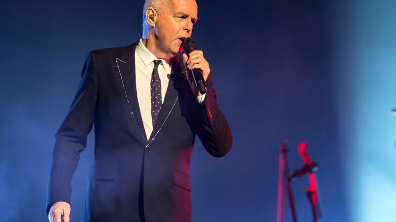 Neil Tennant mit seiner Band Pet Shop Boys bei einem Konzert am 21.02.2017 in Glasgow