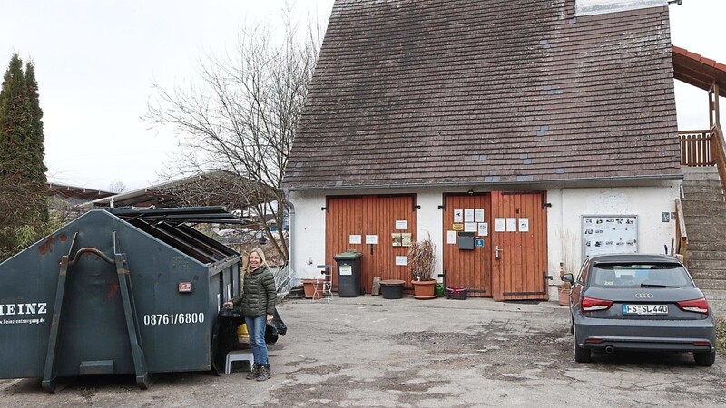 Samstags von 9 bis 12 Uhr ist der Altpapiercontainer des Tierschutzvereins Hallertau in Seysdorf geöffnet. Susanne Langer tat am vergangenen Samstag Dienst.