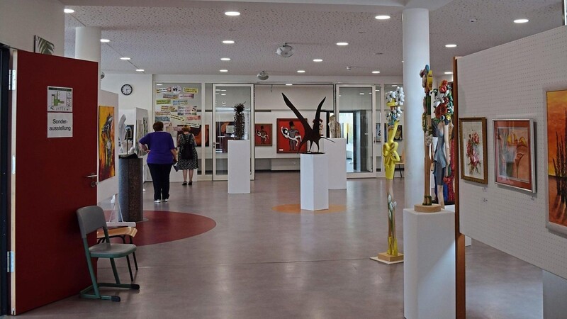 Blick in die Ausstellungsräume in der Viechtacher Mittelschule