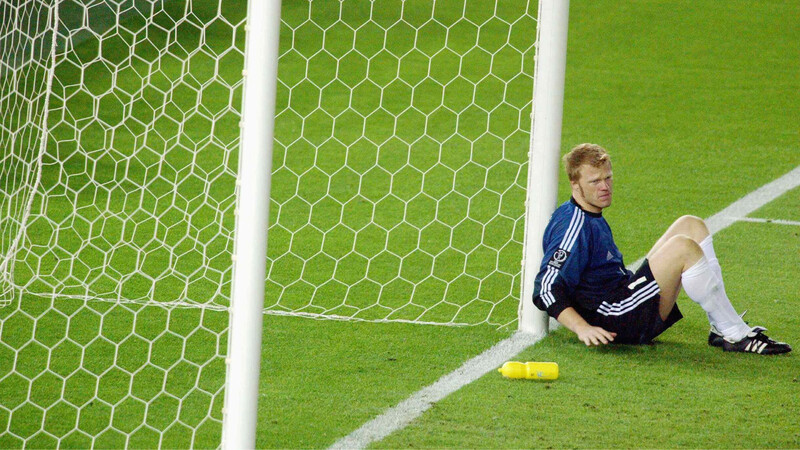 Untröstlich: Der einsame Kahn nach dem verlorenen WM-Finale 2002.