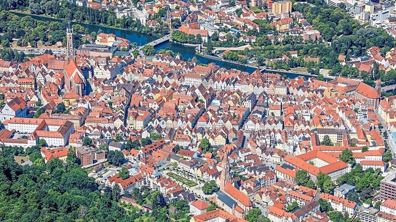 Im jar 2021 wurden in der Stadt Landshut Immobilien im Wert von 342 Millionen Euro ge- und verkauft. Das berichtet die Sparkasse bei ihrem Pressegespräch am Montag.