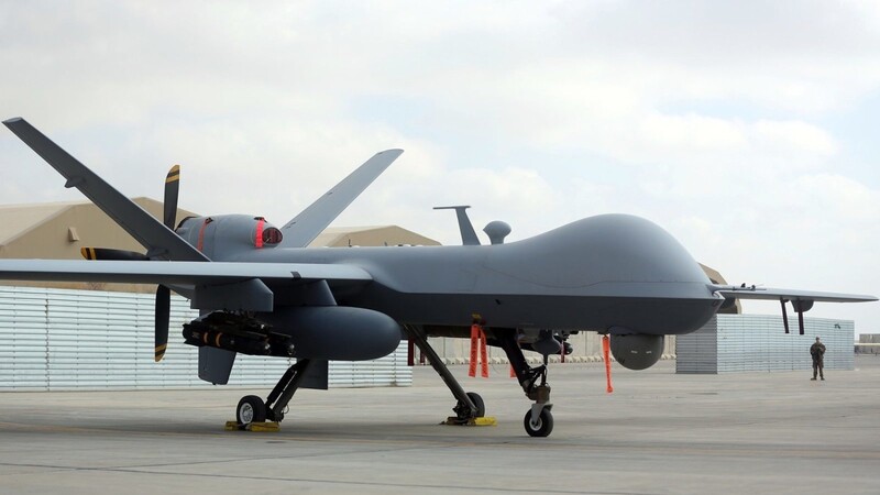 Die USA haben mit einem Luftschlag gegen einen IS-Ableger auf den Terroranschlag in Kabul reagiert. Hier im Bild ist eine Drohne vom Typ MQ-9 auf dem Flughafen von Kandahar zu sehen. Mit welchem Drohnentyp der unbemannte Angriff ausgeführt wurde, teilte das US-Militär nicht mit. (Symbolbild)