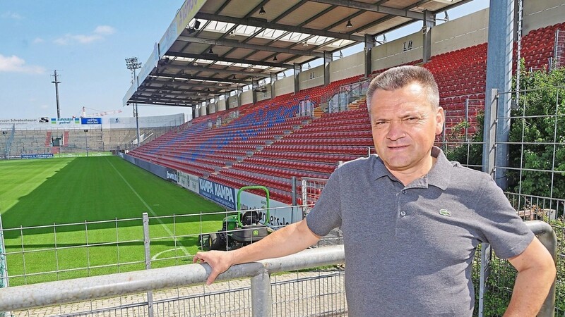 "Ich werde keine Ruhe geben, bis wir endlich aufgestiegen sind", sagt Manni Schwabl, der künftig auch noch mehr Geld in den Hachinger Sportpark stecken will.