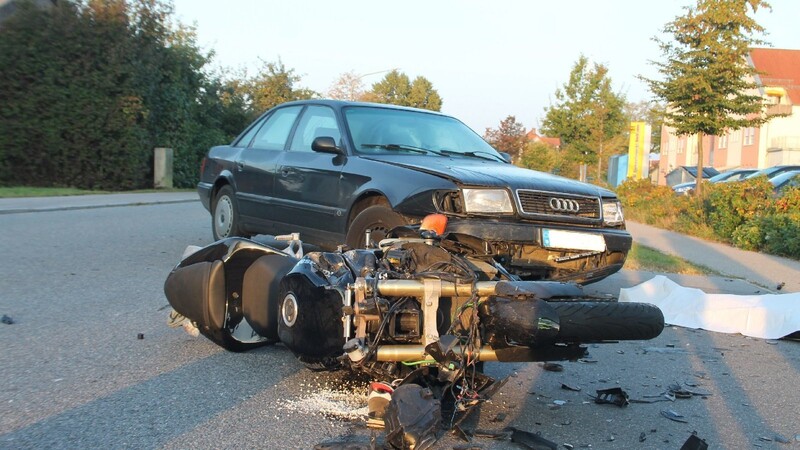 In Roßbach-Wald (Landkreis Cham) hat sich am Montag um 6.30 Uhr ein schwerer Unfall ereignet, bei dem ein Motorradfahrer ums Leben gekommen ist.