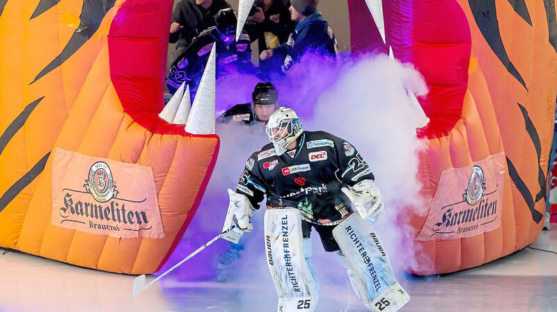IN DER ERSTEN RUNDE der Champions Hockey League treten die Straubing Tigers mit Goalie Sebastian Vogl gegen Servette Genf an.