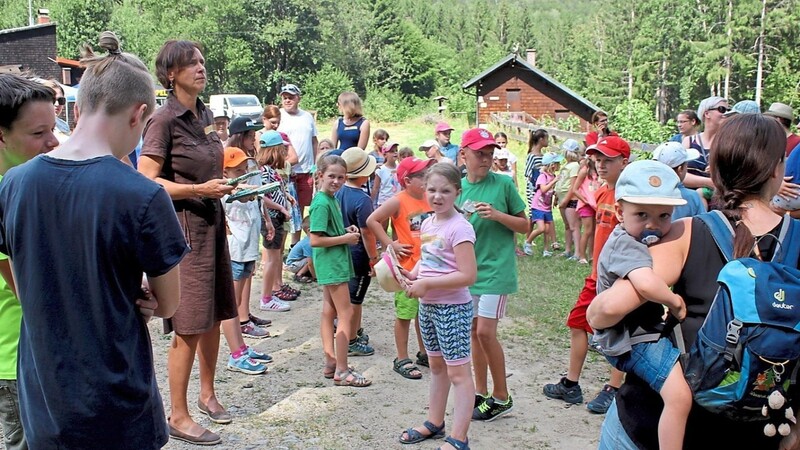 Julia Macharowsky, die Vorsitzende des Historischen Kinderfestes, begrüßte die Kinder und Eltern.