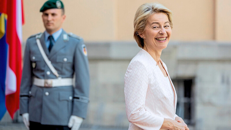 Erstmals soll mit Ursula von der Leyen eine Frau den Vorsitz der EU-Kommission übernehmen. Nach zähen Verhandlungen einigten sich die EU-Regierungschefs auf die Nominierung der Bundesverteidigungsministerin.