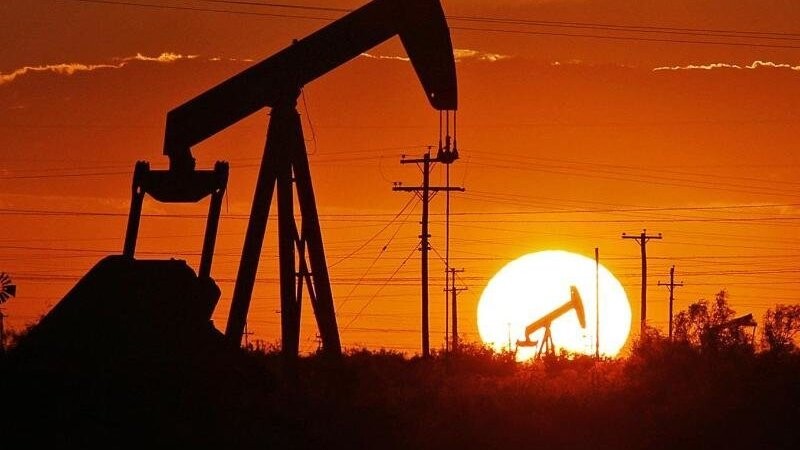 Eine Pumpe arbeitet in einem Ölfeld im Permbecken in Texas an der Grenze zu New Mexico. Dort befindet sich das größte Ölfeld der USA - etwa viermal so groß wie Niedersachsen.