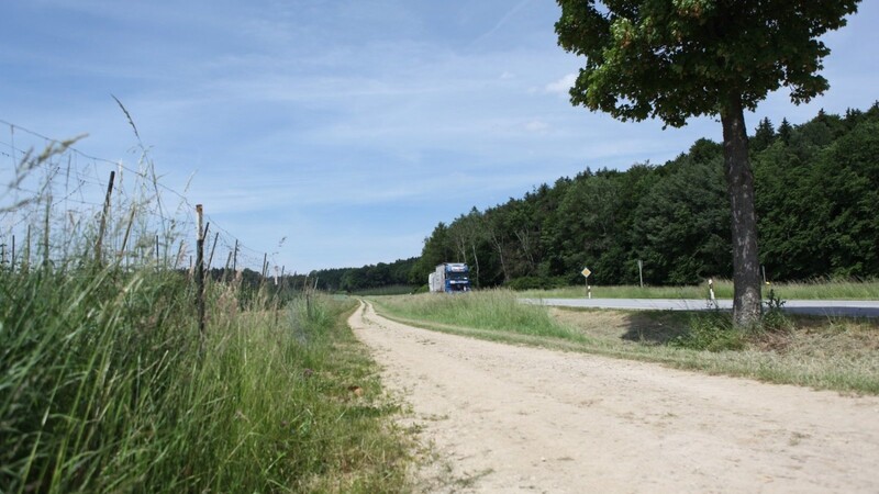 Zum Großteil wird der vorhandene Flurbereinigungsweg als Geh- und Radweg ausgebaut.