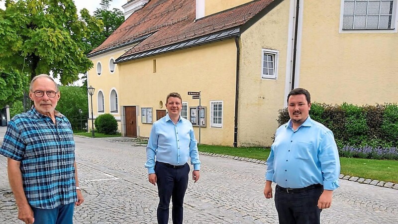 Organisieren die Hilfe für die Flutopfer.: Hans Sturm (v.li.), Pfarrer Alexander Kohl und dritter Bürgermeister Tobias Krenn.