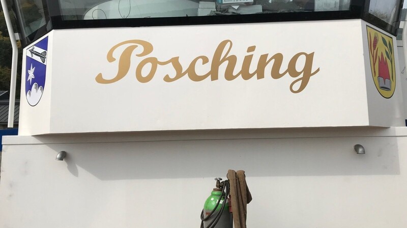 Wegen des Hochwasser wurde der Fährbetrieb der "Posching" vorerst eingestellt. (Archivbild)