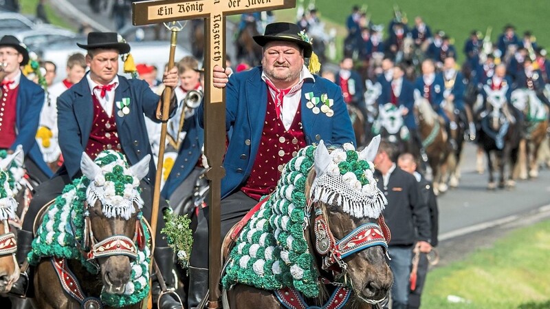 Der Kötztinger Pfingstritt ist mit über 600 Jahren Tradition eine der ältesten Brauchtumsveranstaltungen in Bayern. Inzwischen w
