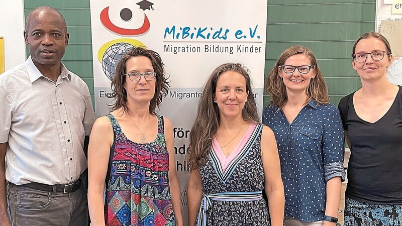 Der neue Vorstand von MiBiKids: (von links) Samuel Fosso, Sabine Besl, Emmanuelle Devigne, Kim Josephine Hermann und Stefanie Kralisch.