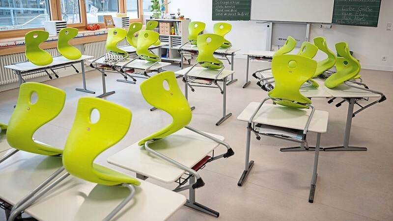 Eines ist sicher: So wie in der Vor-Pandemie-Zeit wird es noch lange nicht an den Schulen in Bayern werden. Vorerst werden die Klassenzimmer wohl größtenteils leer bleiben.