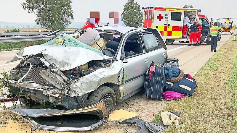 Ein Sekundenschlaf der 29-jährigen Fahrerin war wohl die Ursache für den dramatischen Autounfall auf der A 92 am Dienstagmorgen.