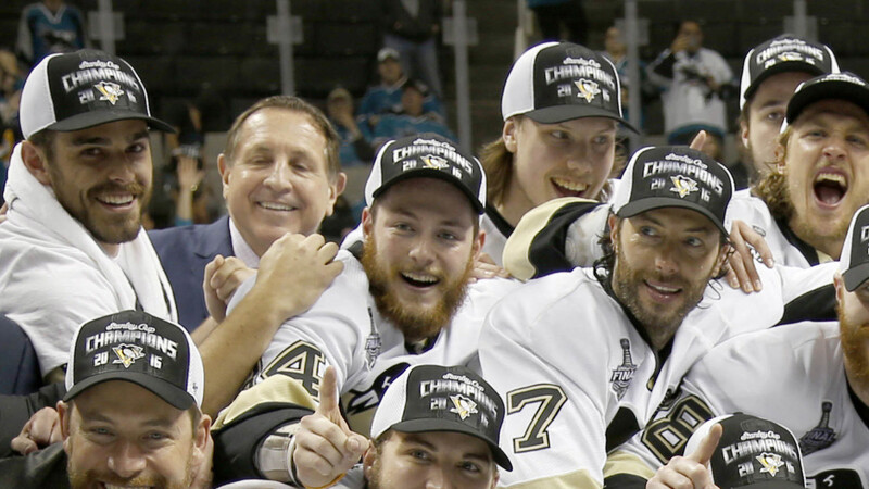 Der Landshuter Tom Kühnhackl hat mit den Pittsburgh Penguins den Stanley Cup gewonnen.