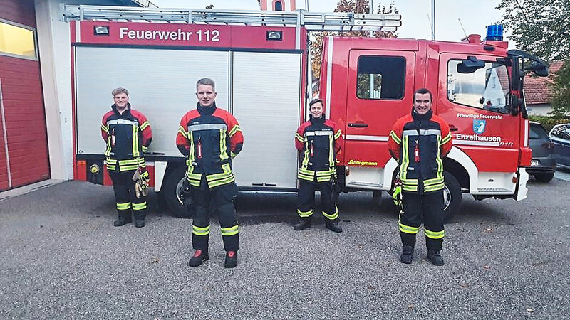 Über vier neue Atemschutzgeräteträger in ihren Reihen freut sich die Enzelhausener Feuerwehr.