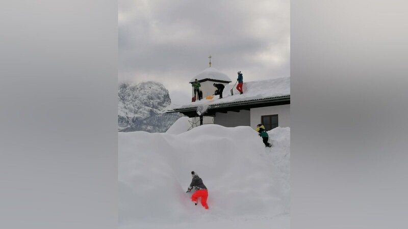 Besondere Herausforderungen für die Erwachsenen und Spaß für die Kinder brachte der Winter 2020/21 mit extremen Schneehöhen in Iselsberg-Stronach.