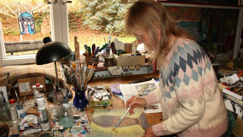 Dorothea Stuffer in ihrem Atelier.  Fotos: