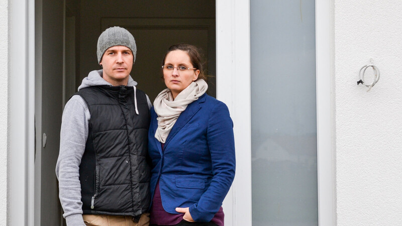 Dem Ziel vom eigenen Haus so nah und doch so fern: Peter Groll mit Ehefrau Daniela. (Foto: mj)