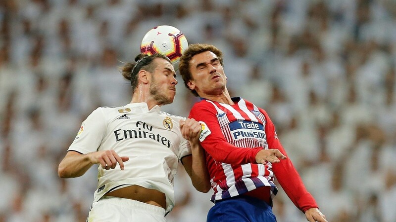 Superstars im Kopfballduell: Gareth Bale (l.) von Real Madrid und Antoine Griezmann von Atlético.
